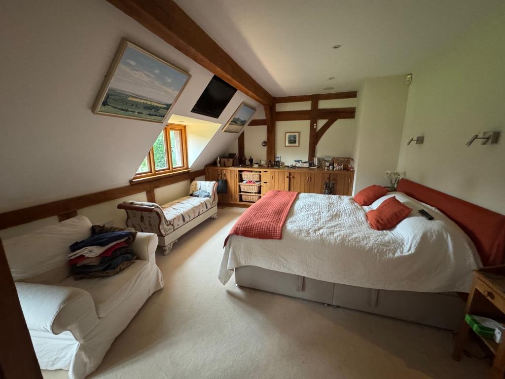 Lot: 43566 - COUNTRY ESTATE COMPRISING 5 BEDROOM MANOR HOUSE, WEDDING VENUE WITH 7 BEDROOM HOUSE, 6 ECO LODGES, 5 COTTAGES, 2 TENNIS COURTS, WORKSHOP AND ANCILLARY ACCOMMODATION - SET IN OVER 20 ACRES - Froggies-bedroom 1